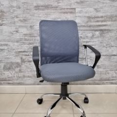 Кресло Barneo K-147 для персонала (серая ткань и сетка) в Тарко-Сале - tarko-sale.mebel24.online | фото