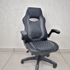 Кресло геймерское Barneo K-37 (черная кожа серые вставки) в Тарко-Сале - tarko-sale.mebel24.online | фото