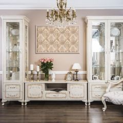 Витрина двухстворчатая Патрисия (крем корень глянец) в Тарко-Сале - tarko-sale.mebel24.online | фото 2